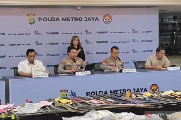 Dirreskrimum Polda Metro Jaya, bersama Kabid Humas Polda Metro Jaya